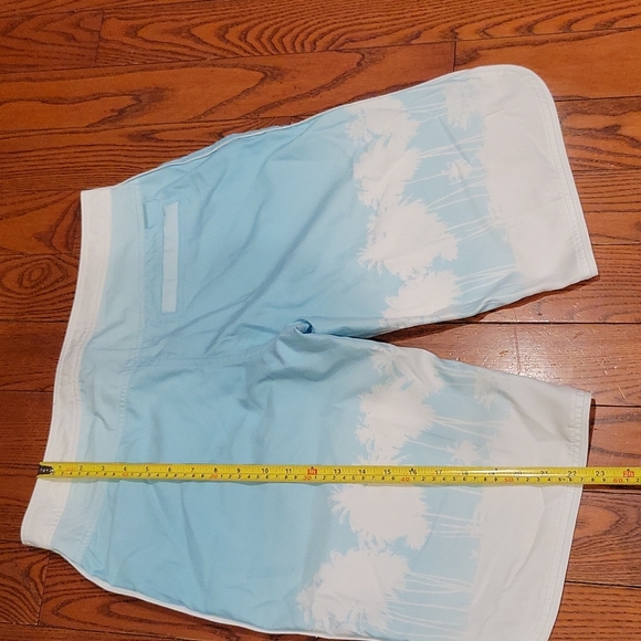 Woman's Powderoom boardshorts - Picture 4 of 7